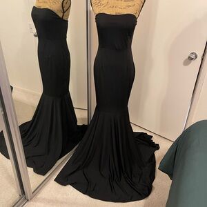 Chic Black Strapless Gown